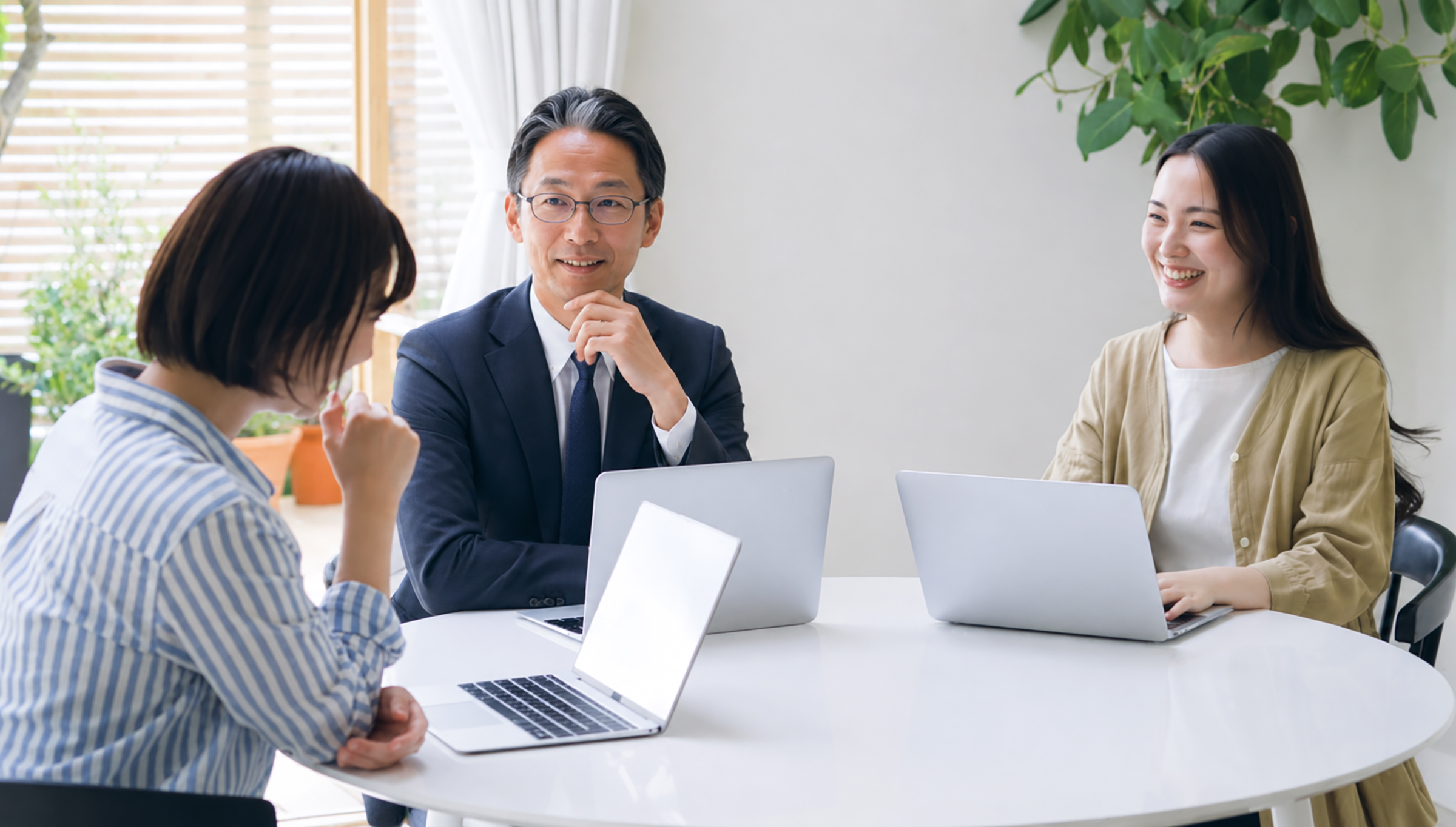 現場・チームで働く様子